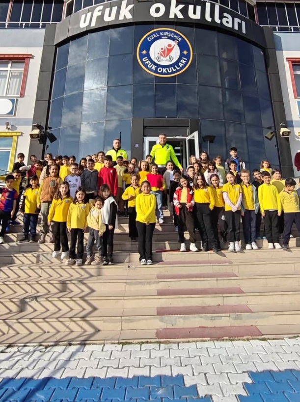 Okulumuzda çok önemli ve değerli misafirlerimizi ağırladık: Trafik Polislerimizi!