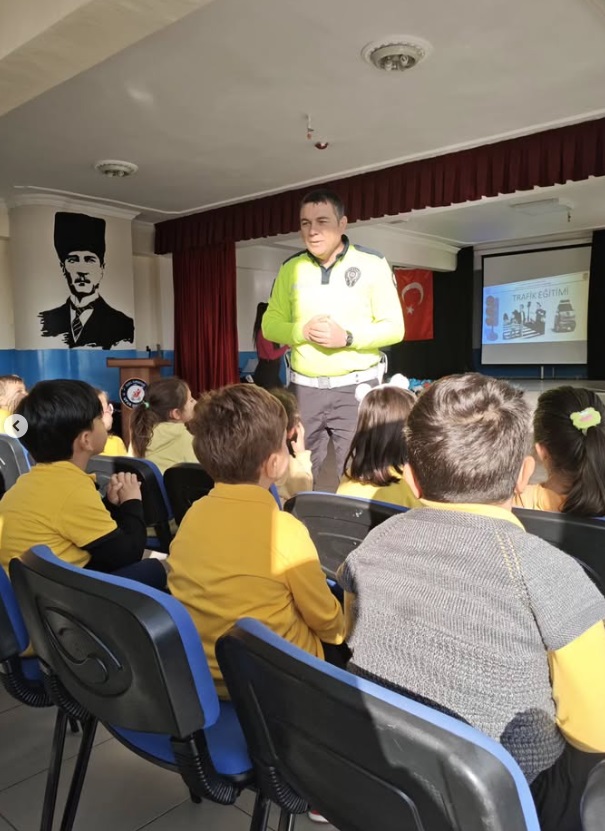 Okulumuzda çok önemli ve değerli misafirlerimizi ağırladık: Trafik Polislerimizi!
